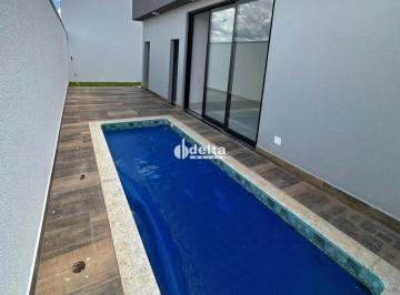 Casa · 308m² · 3 Quartos · 2 Vagas · Casa com 3 quartos disponível para venda no bairro Novo Mundo em Uberlândia-MG
