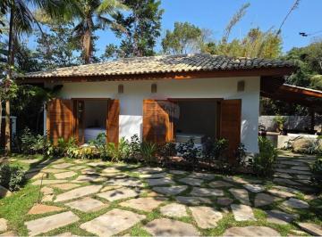 Casa · 200m² · 4 Quartos · 3 Vagas · Casa reformada, mobiliada, com matrícula, situada em condomínio fechado em Ilhabela