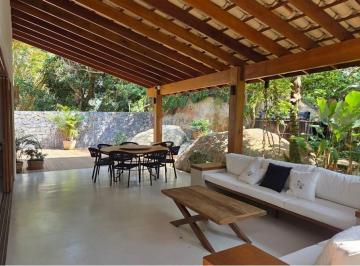 Casa · 200m² · 4 Quartos · 3 Vagas · Casa reformada, mobiliada, com matrícula, situada em condomínio fechado em Ilhabela