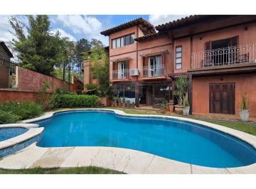 Casa · 637m² · 5 Quartos · 4 Vagas · Luxo e Conforto: Casa na Aldeia da Serra para LOCAÇÃO!