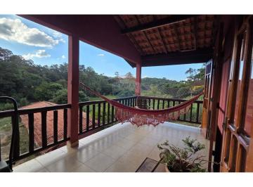 Rural · 700m² · 3 Quartos · Refúgio Exclusivo em Meio à Natureza em Santana de Paranaíba/SP