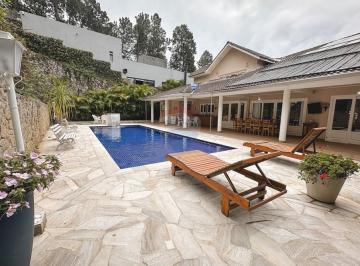 Casa · 686m² · 5 Quartos · 8 Vagas · Luxuosa Casa em Alphaville com 5 Suítes e Lazer
