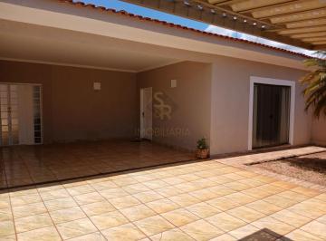 Casa · 336m² · 3 Quartos · 4 Vagas · Casa à venda com 170,00m² de área construída e 03 quartos, sendo 01 suíte no bairro Residencial e Co