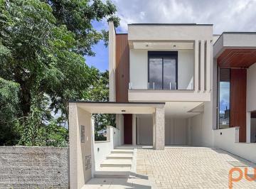 Casa · 211m² · 3 Quartos · 4 Vagas · Casa nova com 3 suítes no Córrego Grande, Florianópolis.
