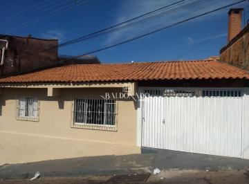 Casa · 3 Quartos · 3 Vagas · Oportunidade de renda - 3 casas num único terreno, próximo ao centro.