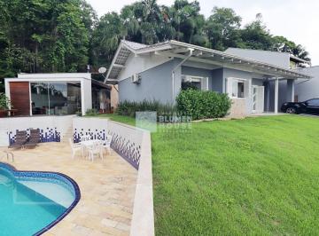 Casa · 110m² · 3 Quartos · 2 Vagas · Casa térrea com ampla área de festas e piscina no bairro Escola Agrícola!