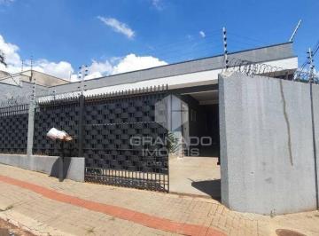 3f210e2f00de5c4e43b8017ec4c4791ade9bc1e3 · Casa com 3 dormitórios para alugar, 200 m² por R$ 3.500,00/mês - Jardim Ipanema - Maringá/PR