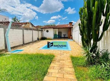 abd1b9766b5c79e6eedaf17fe817feaef1e2fda7 · Casa térrea no Centro de Atibaia, com terreno amplo e piscina!!