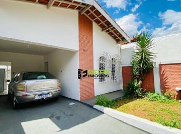 ec94aaf87303b2f2b5e250a00fbfb59d5c36e7e0 · Casa térrea no Centro de Atibaia, com terreno amplo e piscina!!