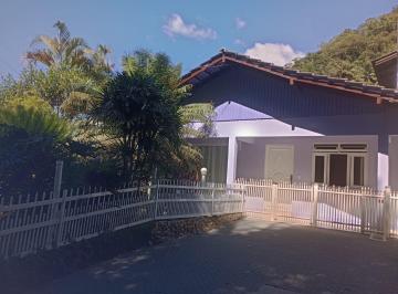 Casa de 5 quartos, Blumenau · Chácara com bom preço e ótima localização.