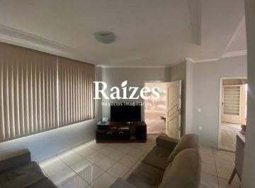 Casa · 180m² · 3 Quartos · 2 Vagas · Casa à venda em Uberlândia, Bairro Pacaembu — 3 Quartos, Varanda Gourmet e Quintal