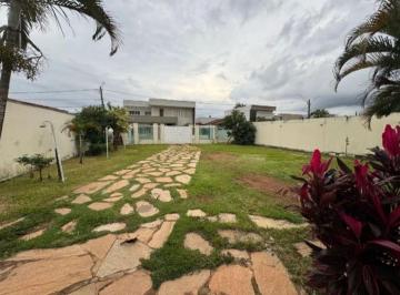 Casa de 5 quartos, Vicente Pires · Casa com 800 m² e 5 quartos à venda em Vicente Pires, Rua 6 - Laje - Varanda - Jardim com árvores