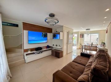Sala · Seu Refúgio Junto à Natureza: Sobrado 3 Dorms, Integrada e a 5min do Rodoanel