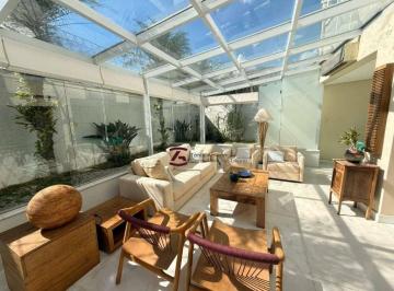 84b0bea8bfb500fae08d6b8e1aa3c8bc0f2f8b4d · Casa no condomínio Casa do Horto , 560m², 6 vagas, 3 suítes.
