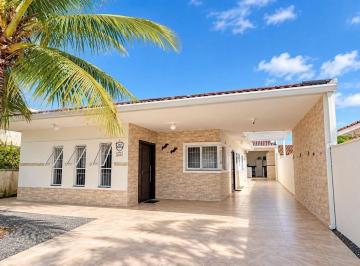 Casa · 152m² · 3 Quartos · 6 Vagas · Casa mobiliada com piscina à 160 metros da praia em Itapoá SC!