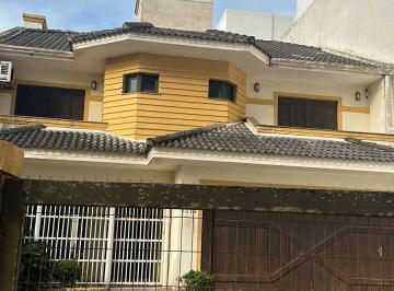 Casa · 224m² · 4 Quartos · 2 Vagas · Belíssima casa 4 dormitórios no centro de Tramandaí