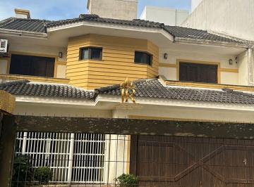 Casa · 224m² · 4 Quartos · 2 Vagas · Belíssima casa 4 dormitórios no centro de Tramandaí