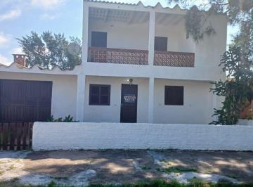 Casa · 3 Quartos · 2 Vagas ·
Casa à venda no Centro de Quintão com 113m2 e pátio fechado