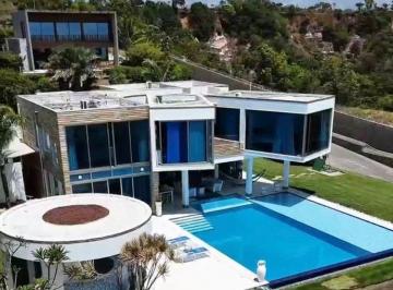 Casa de 3 quartos, Maceió · Casa de altíssimo padrão em condomínio fechado. (Aceita PERMUTA por imóvel de menor valor)