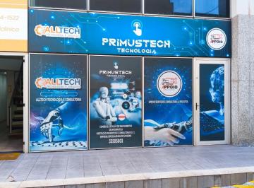 Entrada principal com 5mts  · ALUGUEL - LOJA COMERCIAL