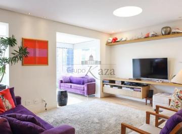 Apartamento de 2 quartos, São Paulo · Apartamento - Vila Nova Conceição - 2 Dormitórios - 129m².