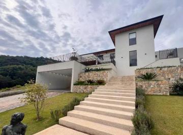 4b660d84b30fc2f4fdff62d3858bd76c80da306f · Casa à Venda no Condomínio Itaporã em Atibaia | 4 Suítes | Elevador | Piscina | Vista para Pedra Gra