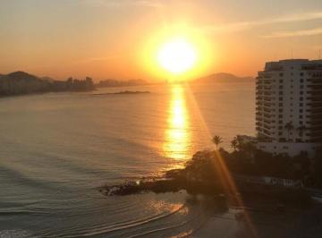Apartamento de 3 quartos, Guarujá · Lindo apartamento com a melhor vista da praia ,e tb para o alto mar e Mirante das Astúrias.