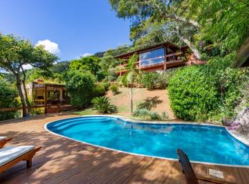 Casa de 4 quartos, Petrópolis · Casa à venda dentro de condomínio em Araras