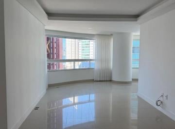 Apartamento de 1 quarto, Balneário Camboriú · Apartamento com 3 suítes no centro de Balneário Camboriú
