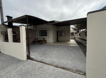 Casa · 130m² · 2 Quartos · 2 Vagas · Casa semimobiliada com 130m² (terreno 208,56m²), 2 quartos (1 suíte), 2 churrasqueiras – Oportunidad