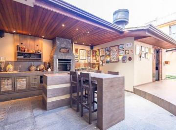 Casa de 3 quartos, Curitiba · Sobrado excelente com quintal e área extensa nos fundos  para festividades
