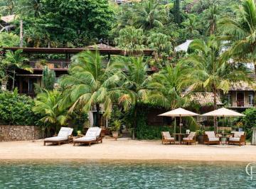 Casa · 500m² · 5 Quartos · 6 Vagas · Pé n'areia raro no endereço mais exclusivo de Ilhabela