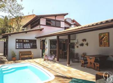Casa · 214m² · 4 Quartos · 3 Vagas · Casa Super Charmosa no Coração da Cidade à Venda em Ilhabela