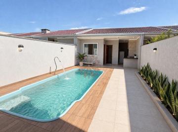 Área externa · CASA COM PISCINA, DUAS SUÍTES E CHURRASQUEIRA  A 3