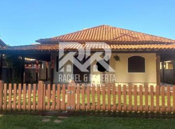 Casa · 246m² · 3 Quartos · 8 Vagas · Linda casa a 3 quadras da praia em Cabo Frio