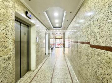 Comercial Venda · Oportunidade única em prédio misto. Junto ao metrô, prédio aceita AIRBNB