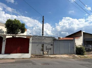 Casa · 133m² · 2 Quartos · 2 Vagas · Casa de bairro à venda, quatro dormitórios divididos em 2 casas térreas no mesmo terreno, e varanda 