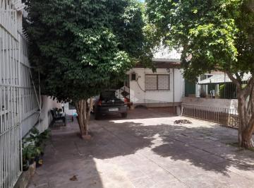 Casa · 130m² · 6 Quartos · 5 Vagas · Casa com 130 m² excelente para ponto comercial
