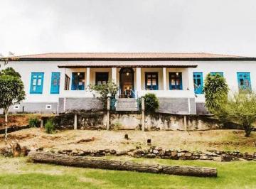 180247652_100658562203283_7017720448272419717_n1775480160444.jpg · Fazenda Histórica à Venda em Mendes/RJ  12,5 Alqueires, Casa Sede Centenária, Cachoeira e Estrutura 