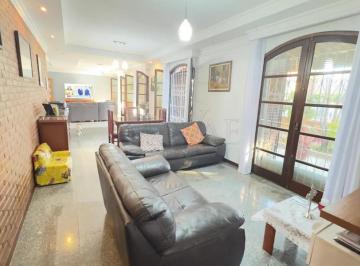 Casa · 550m² · 4 Quartos · 6 Vagas · Casa Padrão em São José dos Campos