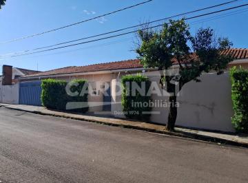 Casa · 341m² · 3 Quartos · 4 Vagas · Casa de esquina com ótima localização, comercial ou residencial.