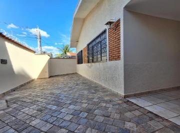 Casa · 209m² · 3 Quartos · 3 Vagas · Casa para alugar com 111,00m² de área construída 03 quartos, sendo 01 suíte no bairro Vila Monte Ale