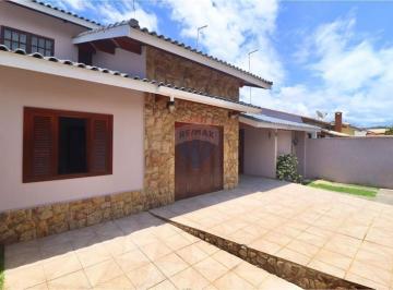 Casa · 4 Quartos · Casa para  locação com piscina em ótima localização!