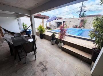 Casa · 167m² · 4 Quartos · 3 Vagas · Excelente casa isolada de 4 dormitórios e Piscina no Tude Bastos