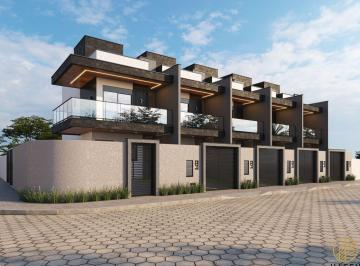 Casa · 70m² · 2 Quartos · 1 Vaga · Sobrado no Centro de Navegantes 500m do Mar