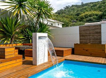 Casa · 269m² · 5 Quartos · 2 Vagas · Casa em condomínio, mobiliada, localizada na Praia de Canasvieiras, R$2.700.000,00