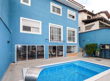 Casa · 429m² · 5 Quartos · 4 Vagas · Casa com piscina à venda no Jardim da Saúde com 5 quartos e 4 vagas de garagem.