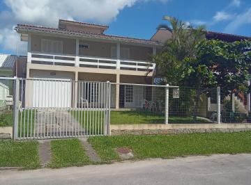 Casa · 154m² · 4 Quartos · 1 Vaga · Casa à Venda no Centro de Garopaba-2 Minutos da Praia