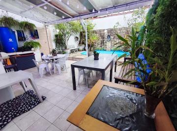 Espaço Gourmet · Residência com piscina e espaço gourmet - É entrar e morar