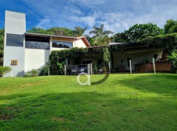e0483f6a6c0c38b37e60f2793c95390b0275c598 · Chácara com 3 quartos, varanda gourmet, pomar e 1.600 m² de terreno.